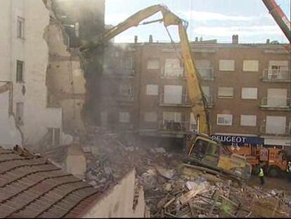 Comienza la demolición del edificio que se derrumbó en Madrid