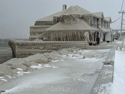 A mediodía de este domingo cerca de 200.000 personas se hallaban bajo alerta por tormenta de nieve, la mayoría de ellas en el Estado de Nueva York.