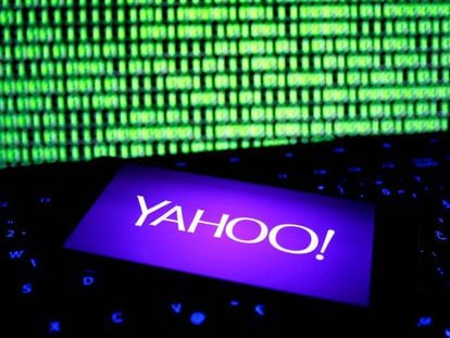 El logo de Yahoo en un m&oacute;vil.