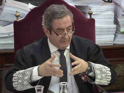 El fiscal Javier Zaragoza durante una sesión del juicio. En vídeo, el interrogatorio del fiscal a los peritos médicos.