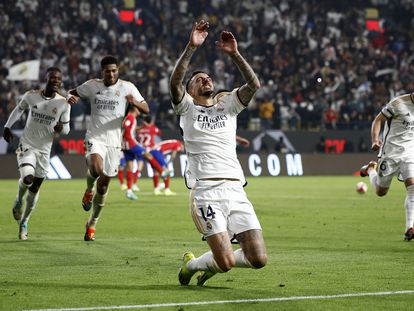 Joselu celebra el cuarto gol del Madrid.