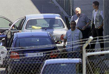 Luis Roldán regresa a la prisión de Brieva tras un permiso carcelario en 2001.