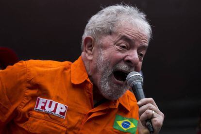 El expresidente de Brasil Lula da Silva, en una protesta contra el Gobierno, en octubre