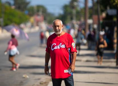 Cuban writer Leonardo Padura poses for a photo in his neighborhood after speaking with EL PAÍS during an interview, on August 18, 2020, in Havana.