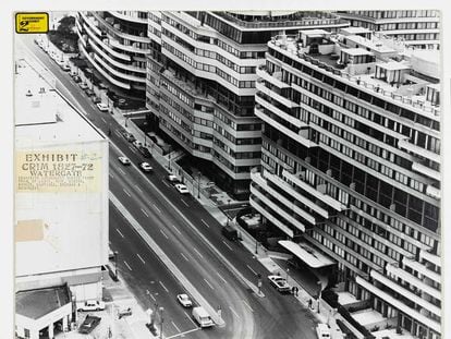 Imagen aérea de los edificios de oficinas Watergate Este y Watergate Oeste, en Washington, en una de las pruebas del caso, custodiada por los Archivos Nacionales de Estados Unidos.