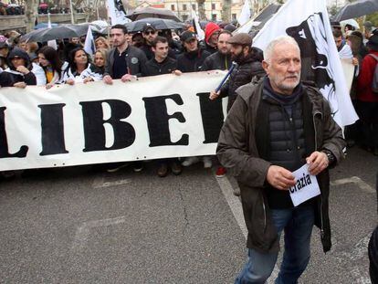 Charles Pieri participa en una manifestaci&oacute;n en la ciudad corsa de Ajaccio a principios de febrero. 