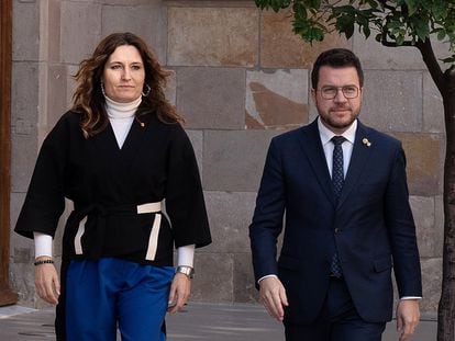 La nueva vicepresidenta de la Generalitat de Catalunya, Laura Vilagrà, y el 'president' de la Generalitat de Catalunya, Pere Aragonès, este martes en el Palau de la Generalitat, en Barcelona.