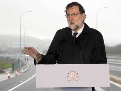 El presidente del Gobierno, Mariano Rajoy, este miércoles en la inauguración de la ampliación la AP-9 en Santiago de Compostela.