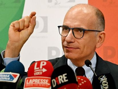 El líder de los socialdemócratas italianos, Enrico Letta, comparece este lunes en la sede del partido en Roma.