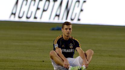 Robbie Rogers, en el campo del Los Angeles Galaxy.