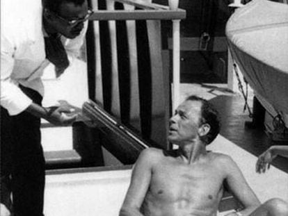 George Jacobs habla con Frank Sinatra, de quien fue mayordomo m&aacute;s de una d&eacute;cada.
