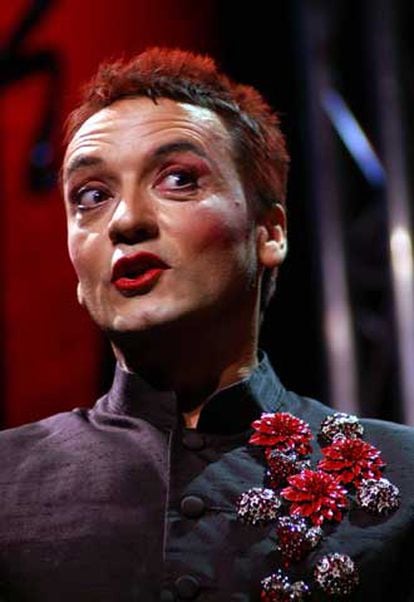 El tenor Enrique Viana, en <i>Tenor vivo... y al rojo.</i>