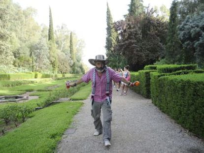 Sánchez Gordillo, en los jardines del palacio de Moratalla.
