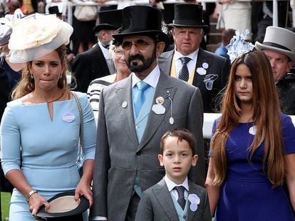 El jeque Mohamed Bin Rashid al Maktum con su mujer la princesa Haya Bint Al Husein y sus hijos, en Ascot.