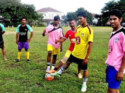 Miembros del Rohingya Footbal Club, en Kuala Lumpur (Malasia).