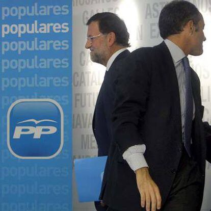 Mariano Rajoy y Francisco Camps, en los prolegómenos de la reunión de ayer.