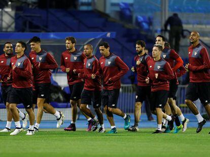 Los jugadores del Sevilla en un entrenamiento.