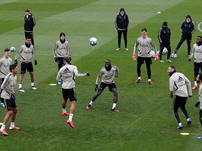 Los jugadores del Real Madrid, durante un entrenamiento previo al confinamiento.