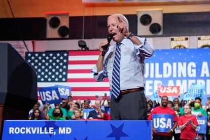 El presidente de EE UU, Joe Biden, da un discurso durante un mítin organizado por el partido demócrata en Rockville, Estado de Maryland, este jueves.