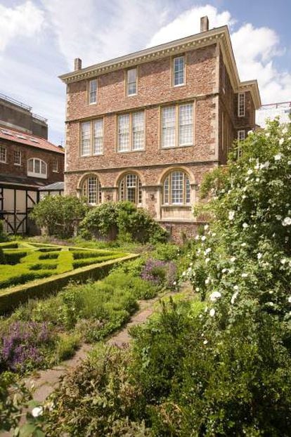 Jardines de la casa-museo Red Lodge, en Bristol, construida en 1590 y remodelada en 1730.