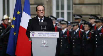 El president francès, François Hollande, durant la cerimònia en honor a les víctimes dels atemptats.