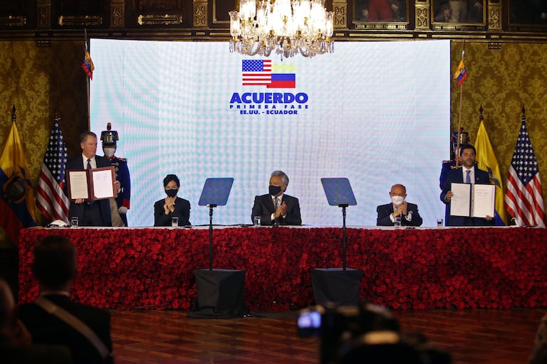 Signing of the agreement between the United States and Ecuador, in Quito, on December 8.