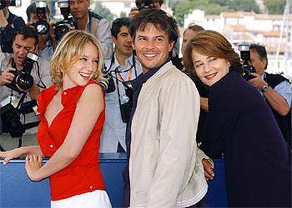 François Ozon junto a Charlotte Rampling, a la derecha, y Ludivine Sagnier.