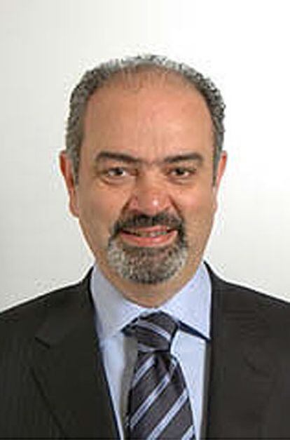 El senador Nicola Di Girolamo.
