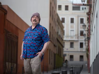 Dj Floro, fotografiado en el barrio de Lavapiés, en Madrid.