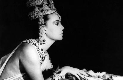 Jeanne Moreau posa en la pel&iacute;cula &#039;Mata Hari, agent H. 21&#039;.