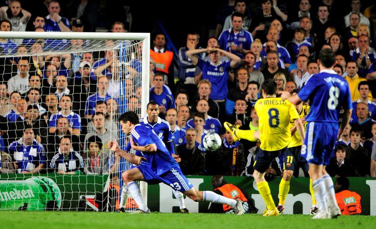 Iniesta, en la acción del gol contra el Chelsea que clasificó al Barça para la final de la Champions de 2009.
