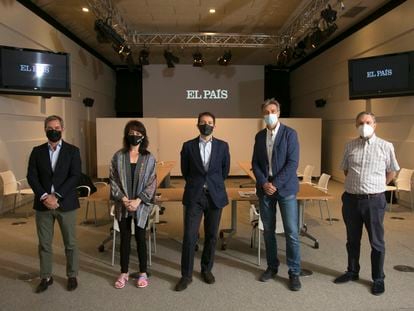 De izquierda a derecha, Jaume Miquel, presidente y consejero delegado de Tendam; Cristina Monge, asesora ejecutiva de Ecodes; Óscar Martín, consejero delegado de Ecoembes; Narcís Roura, director general de PepsiCo en el Suroeste de Europa, y Manuel Guerrero, director ejecutivo de la Fundación Economía Circular.