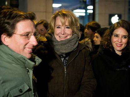 Martínez Almeida, Esperanza Aguirre e Isabel Díaz Ayuso en un acto a favor del venezolano Guaidó el pasado febrero. En vídeo, Díaz Ayuso se desmarca de Aguirre.