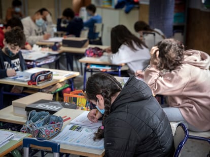 Estudiantes en un colegio público valenciano.