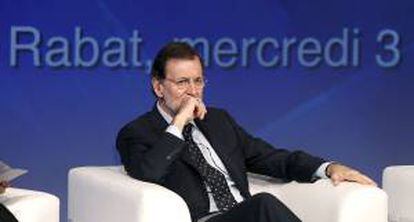 El presidente del Gobierno español, Mariano Rajoy, durante el foro empresarial que, organizado por las patronales de España y Marruecos, se celebra en Rabat de forma paralela a la X Reunión de Alto Nivel (RAN) entre los dos países. EFE/Kote Rodrigo