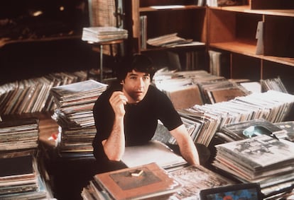 John Cusack y sus discos en la comedia 'Alta fidelidad'.