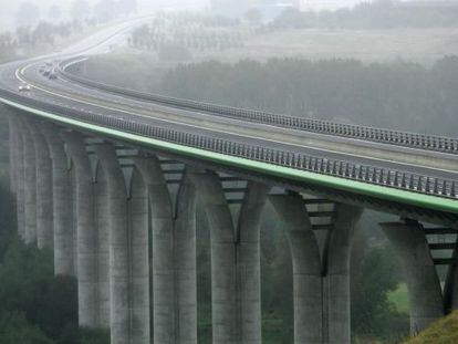 Imagen del viaducto Sacardon en Francia, operado por Sanef. 