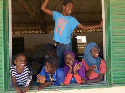 Alumnos en una escuela de Dakar financiada parcialmente por la Uni&oacute;n Europea.