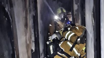 Image of the Consortium firefighters during their performance in Vila Joiosa.