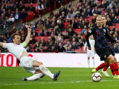 Harry Kane marca el gol de la victoria de Inglaterra sobre Croacia.