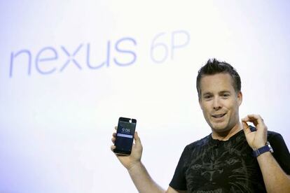 Dave Burke, vicepresidente de Ingeniería de Google, presenta el nuevo Nexus 6P.