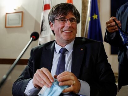 Carles Puigdemont en una rueda de prensa este lunes en Alguer (Cerdeña, Italia).