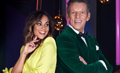 Lara Álvarez and Joaquín Prat, presenters of 'Viva la fiesta'.