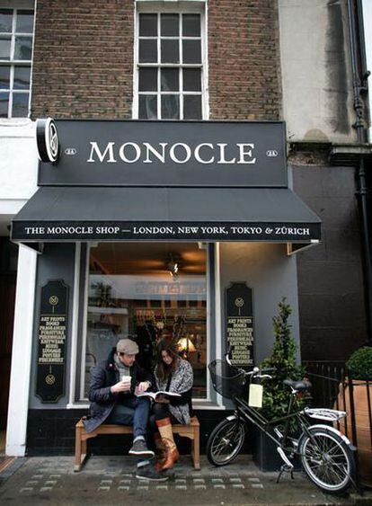 Entrada de la tienda de la revista mensual de tendencias Monocle, en la londinense Marylebone High Street