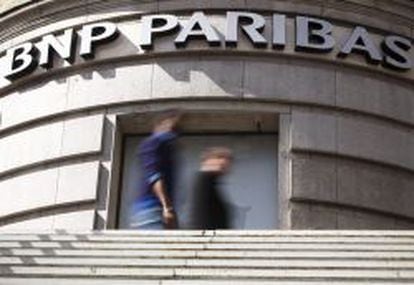 En la imagen, fachada de una sucursal de BNP en París.