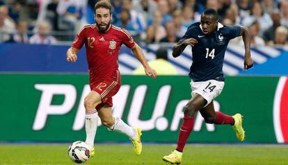 Carvajal, y el francés Matudi durante el amistoso Francia-España.