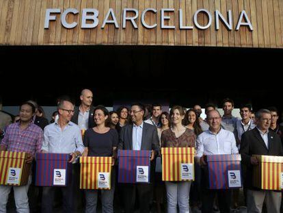 El candidat a la presidència del FC Barcelona, Josep Maria Bartomeu, acompanyat dels membres del seu equip.