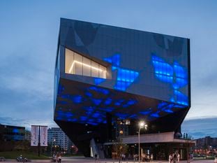 Caixa Forum Zaragoza, una de las creaciones de Pinós.