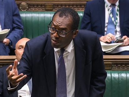 El ministro británico de Economía, Kwasi Kwarteng, responde este martes a las preguntas de los diputados en la Cámara de los Comunes