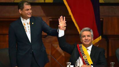 Rafael Correa levanta la mano de su sucesor, Lenín Moreno. En vídeo, teaser del documental.